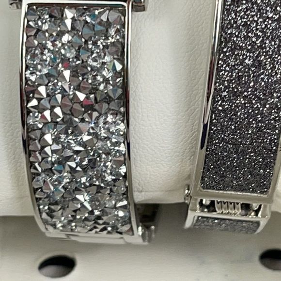 Bob Mackie Silver Glitz Bangle Bracelet Watch Set BM4001-4SS NWT in Gift… - Picture 3 of 15